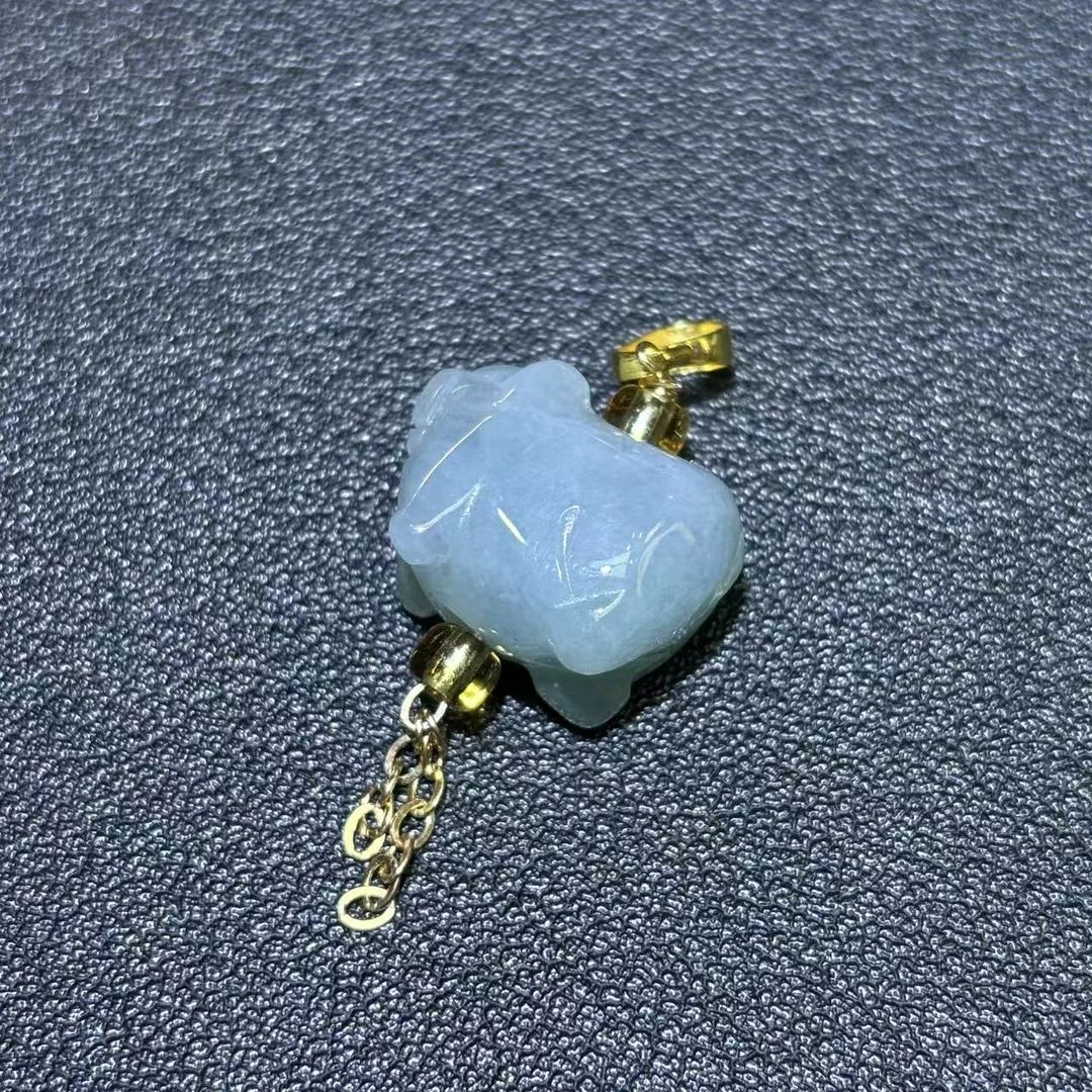 A5415-A货翡翠小猪吊坠-配绳