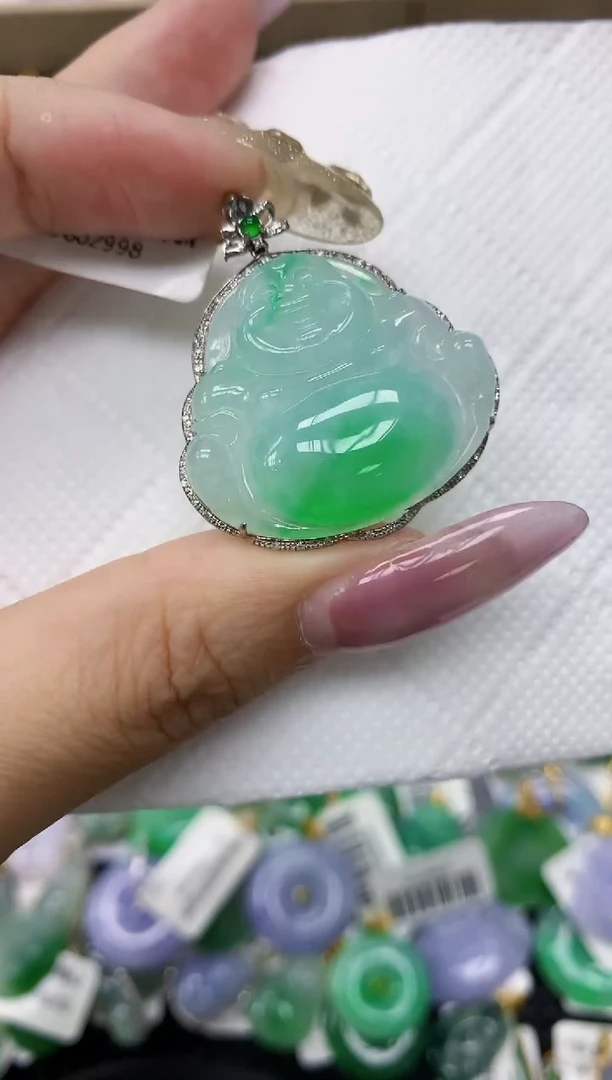 翡翠18K金镶嵌颈饰1111111111