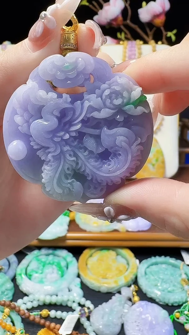 翡翠未镶嵌颈饰凤穿牡丹