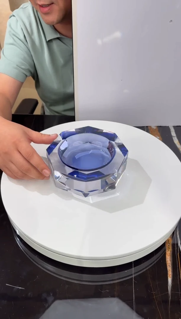 摆件紫罗兰圆形刻面烟灰缸