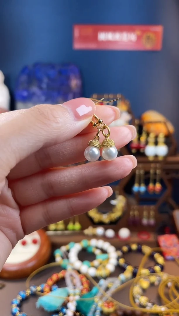 银S925镀金镶嵌淡水珍珠耳饰，115号蕾丝仿花丝半月耳钩