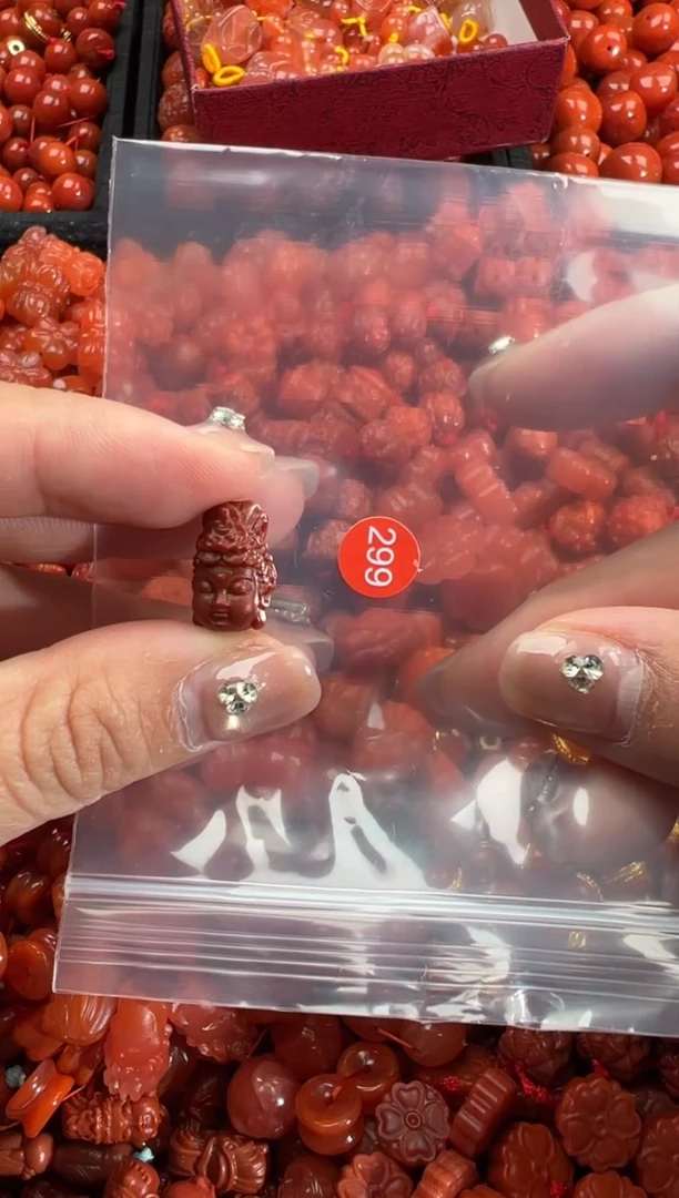 南红玛瑙未镶嵌颈饰2