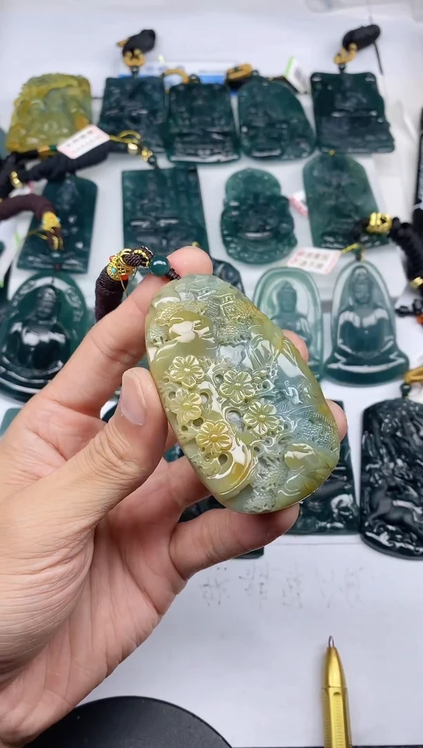 颈饰未镶嵌翡翠