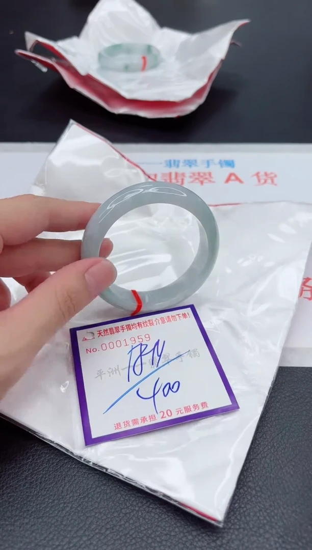 翡翠手镯未镶嵌1