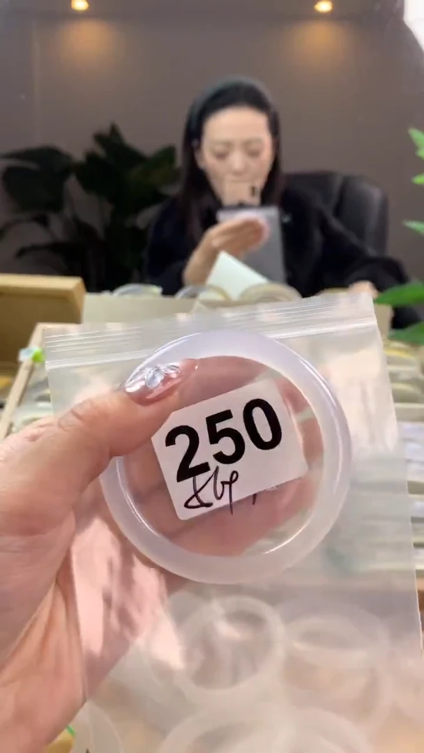 【闪购商品】玛瑙/玉髓手镯未镶嵌250