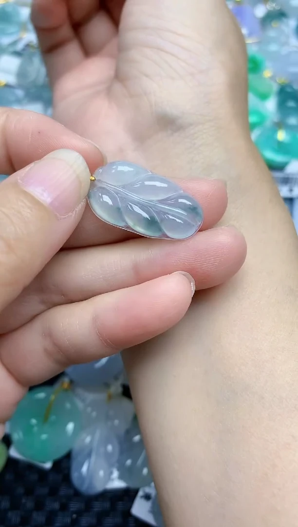 翡翠18K金镶嵌颈饰天然A货翡翠