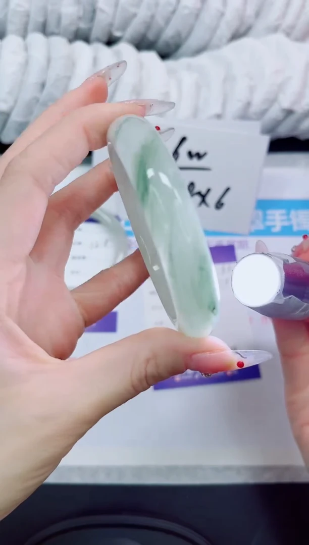 石英质玉手镯未镶嵌83/57