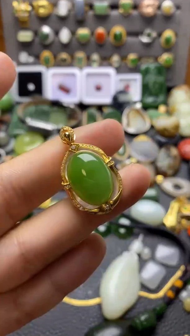 18K金镶嵌和田玉珠宝半成品平果绿吊坠