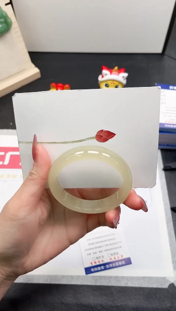 【闪购商品】石英质玉手镯未镶嵌4-55