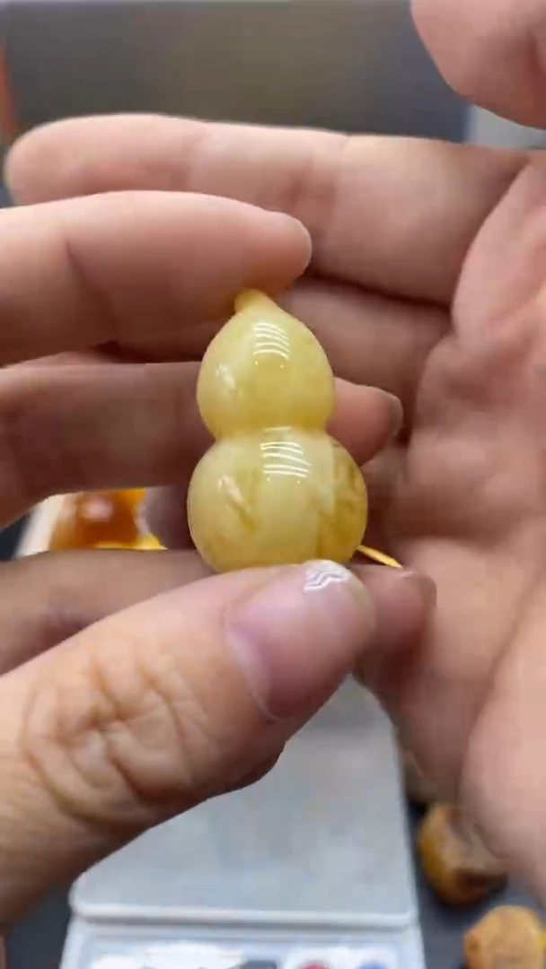 琥珀未镶嵌珠宝奇石1103