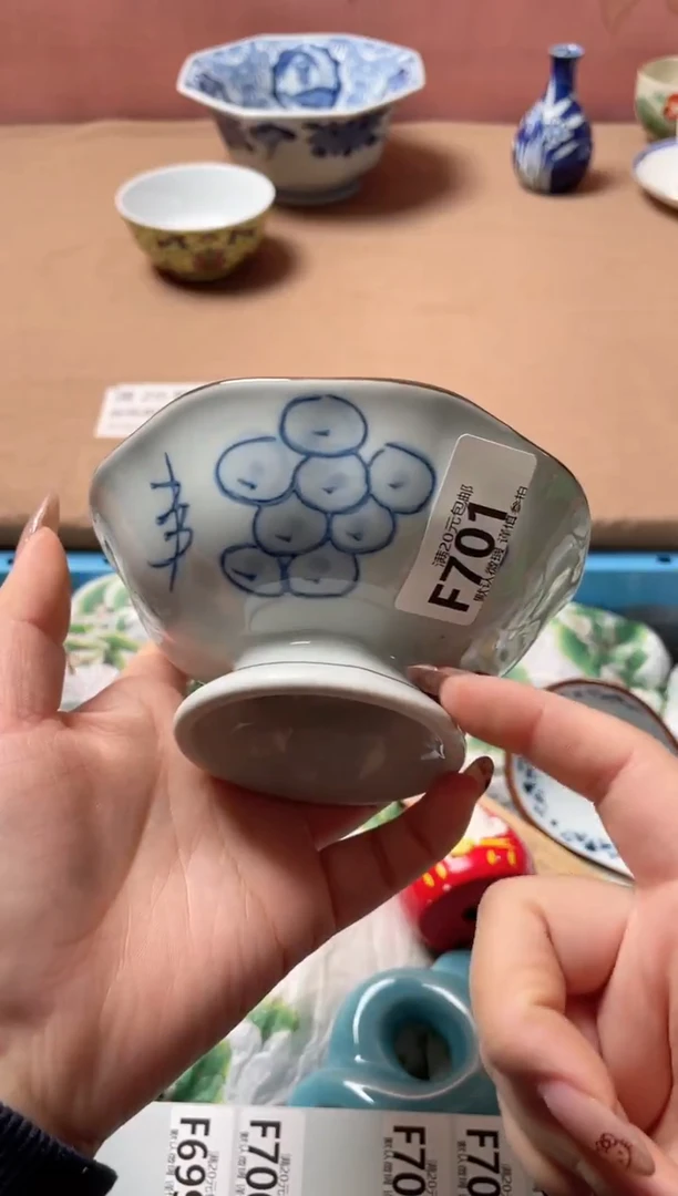 瓷片蓝色葡萄高脚碗