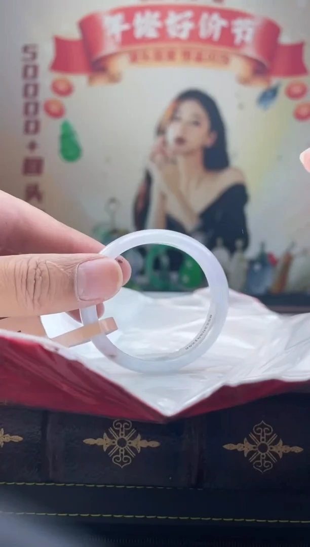【闪购商品】翡翠手镯（贵妃镯）未镶嵌手镯1