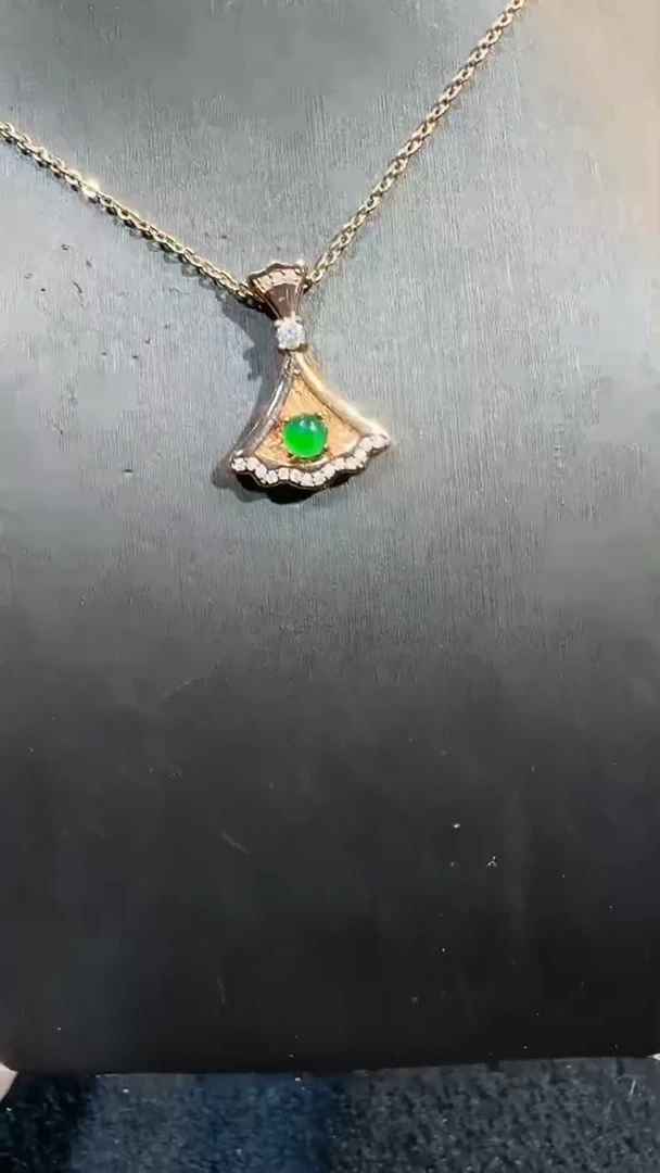 【闪购商品】翡翠吊坠(不含链)未镶嵌多样性发货其一不含链