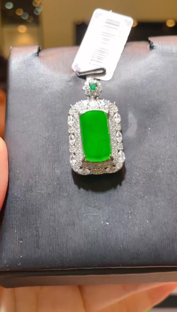 【闪购商品】翡翠吊坠(不含链)未镶嵌A8