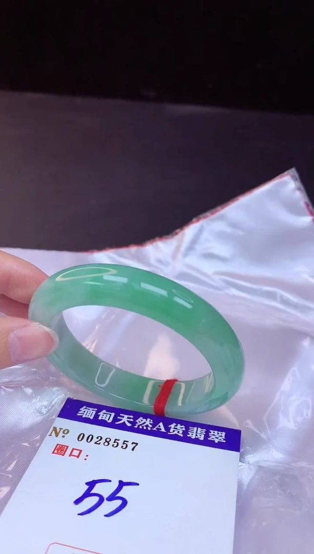 【闪购商品】翡翠手镯未镶嵌55+             