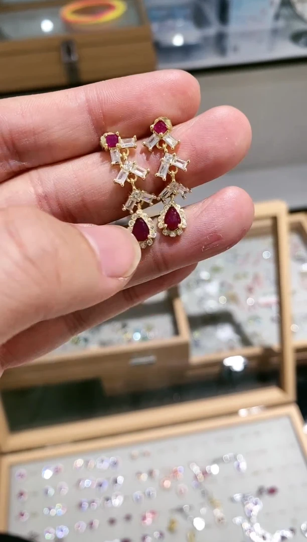 【闪购商品】红宝石耳饰银S925镶嵌耳饰