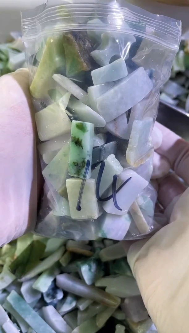 【闪购商品】翡翠颈饰未镶嵌天然翡翠中号500克14