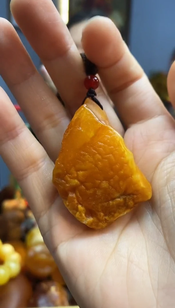 未镶嵌颈饰琥珀吊坠