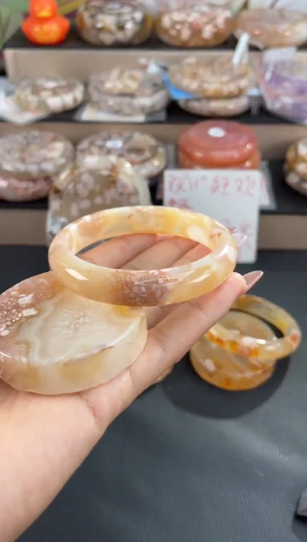 未镶嵌手镯石英质玉56