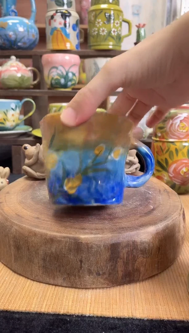 摆件手绘高温釉下陶瓷