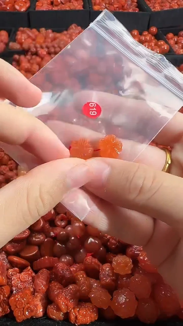 颈饰未镶嵌南红玛瑙1