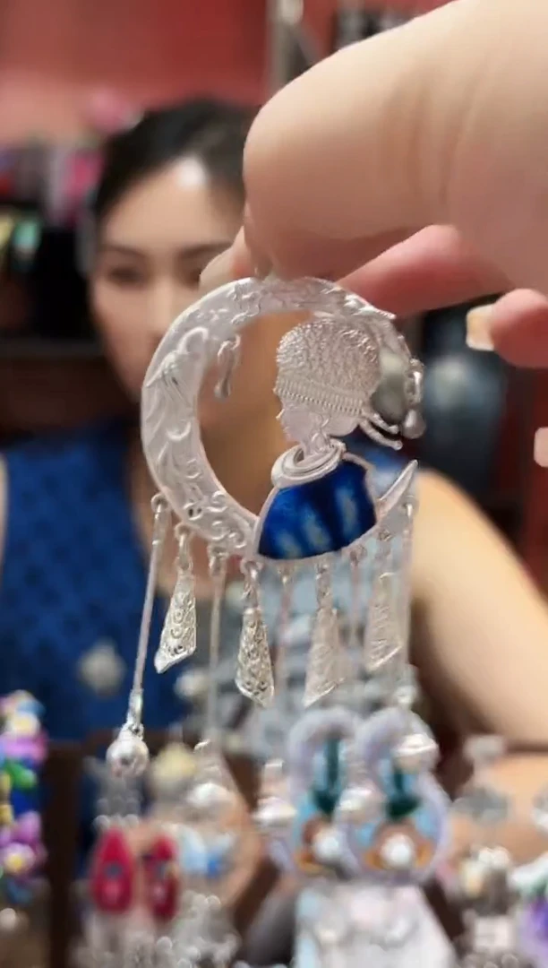 织绣云织谣民族风精美饰品   272