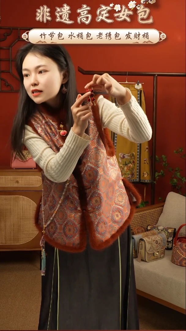 【闪购商品】刺绣红色豆豆夹一对