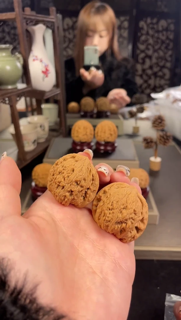 【闪购商品】文玩核桃把件绣球37尺-26