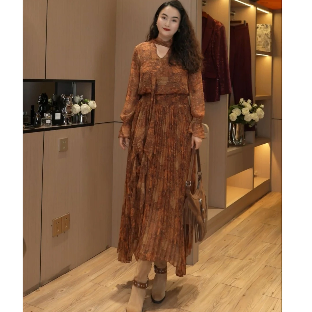 8095款茶歇法式简单大方高级感印花连衣裙2025超火早秋掐腰长裙