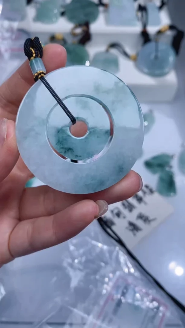 颈饰未镶嵌翡翠吊坠