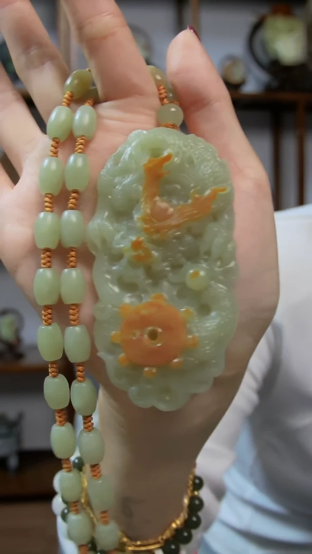 颈饰未镶嵌和田玉龙牌