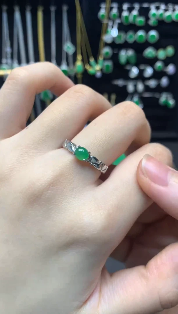 未镶嵌戒指翡翠有纹