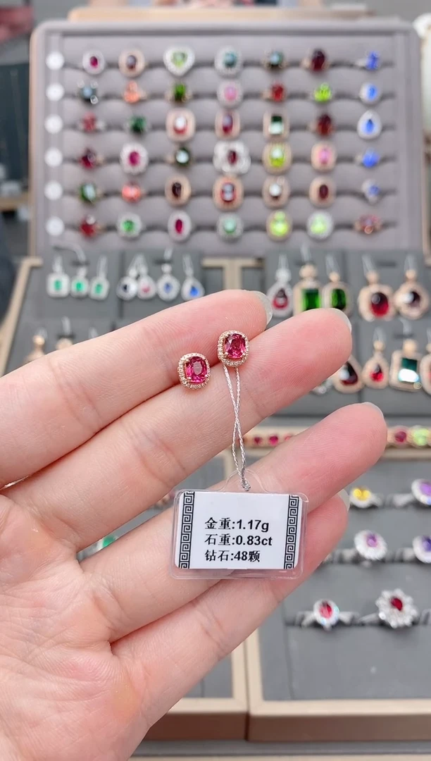 18K金镶嵌耳饰碧玺0.83     配钻