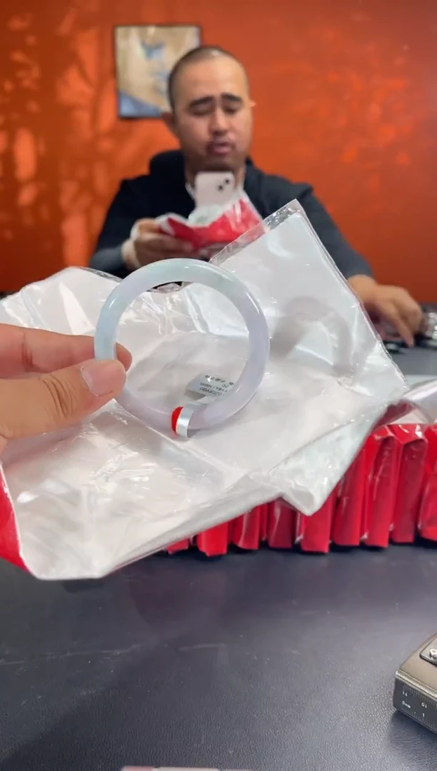 未镶嵌手镯翡翠2        圈口56