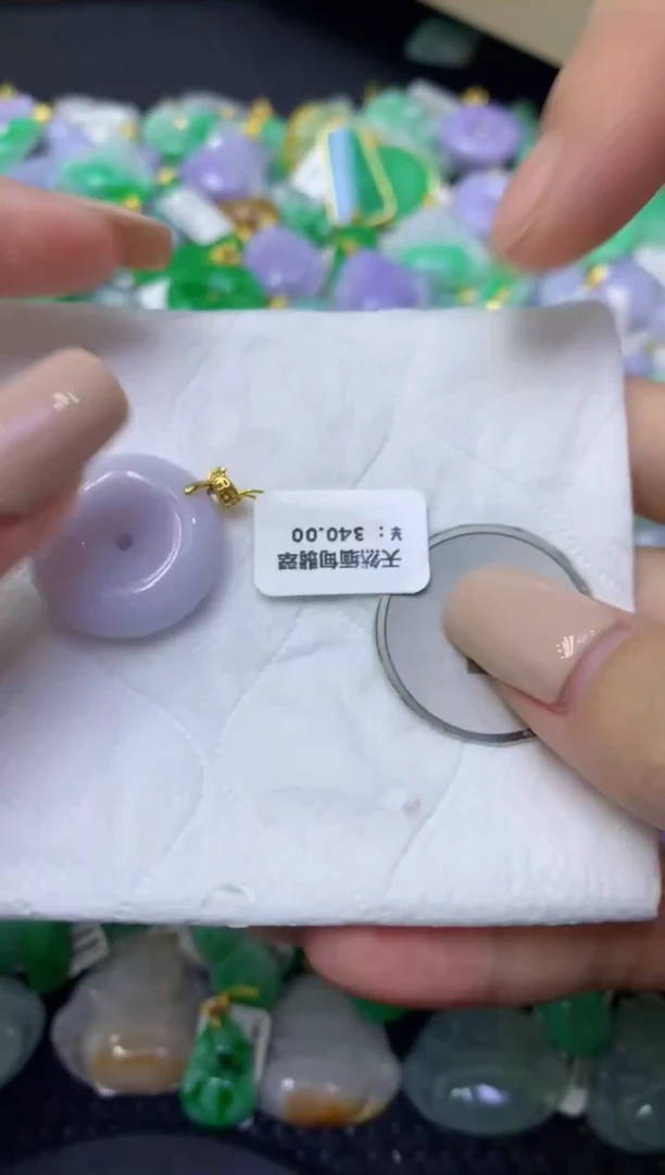 颈饰未镶嵌翡翠V