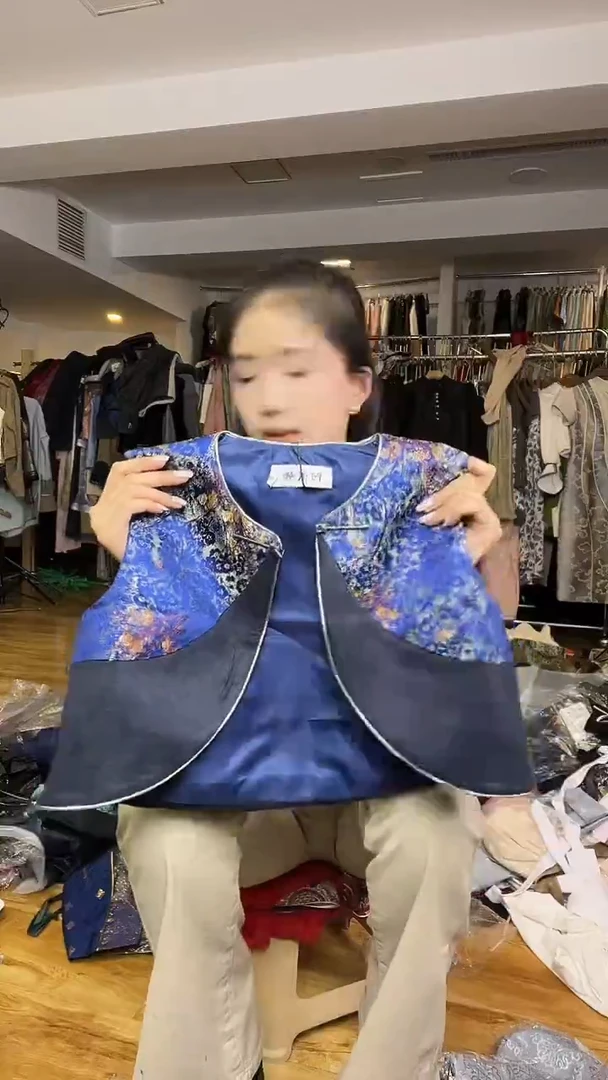 马甲       M码       80-105斤