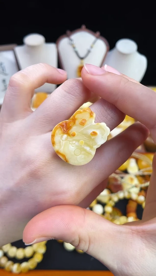 琥珀未镶嵌珠宝奇石柒月