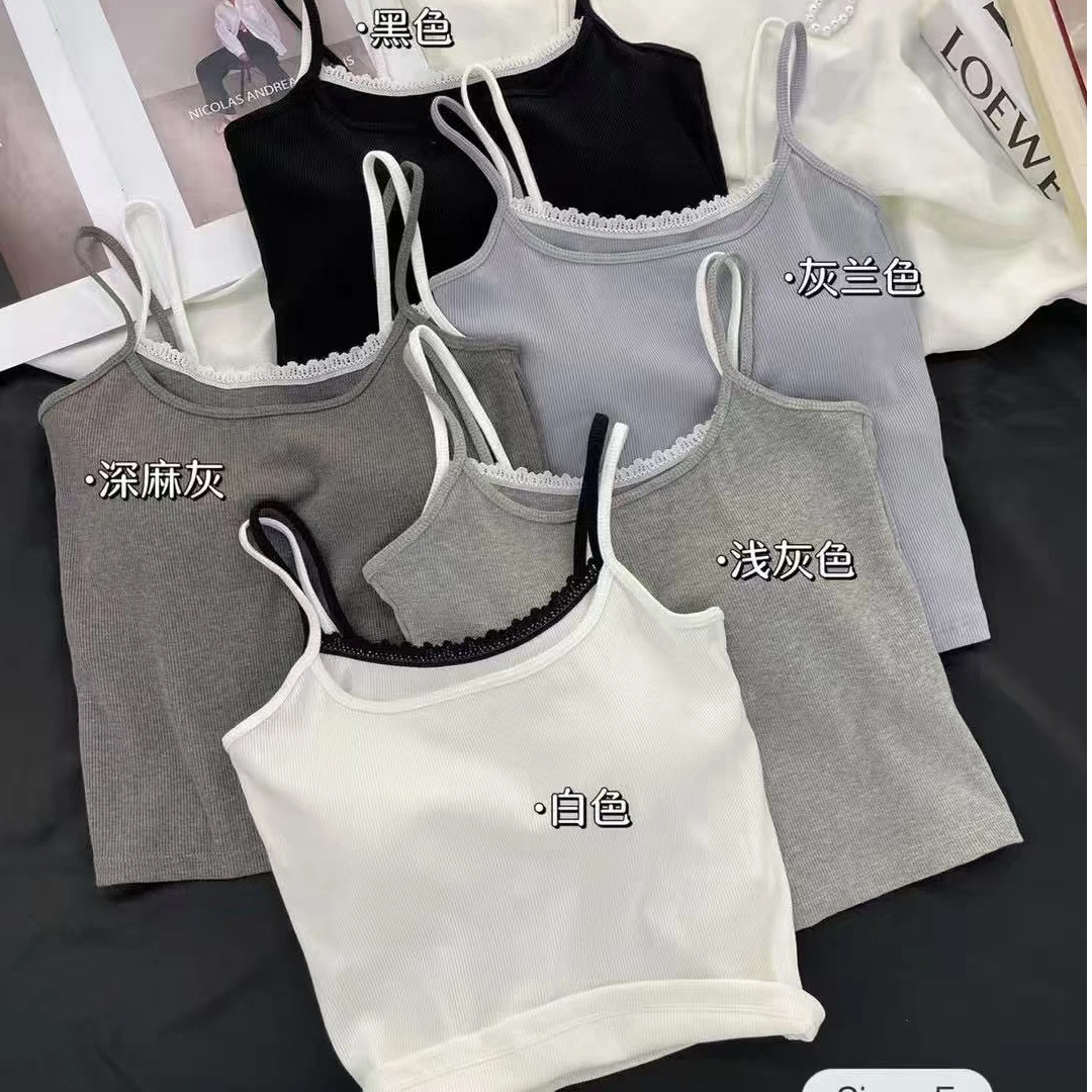 软糯假两件蕾丝边小设计美背，好甜的。