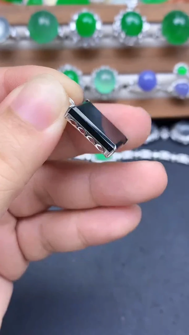 颈饰18K金镶嵌翡翠435-中国好珍宝