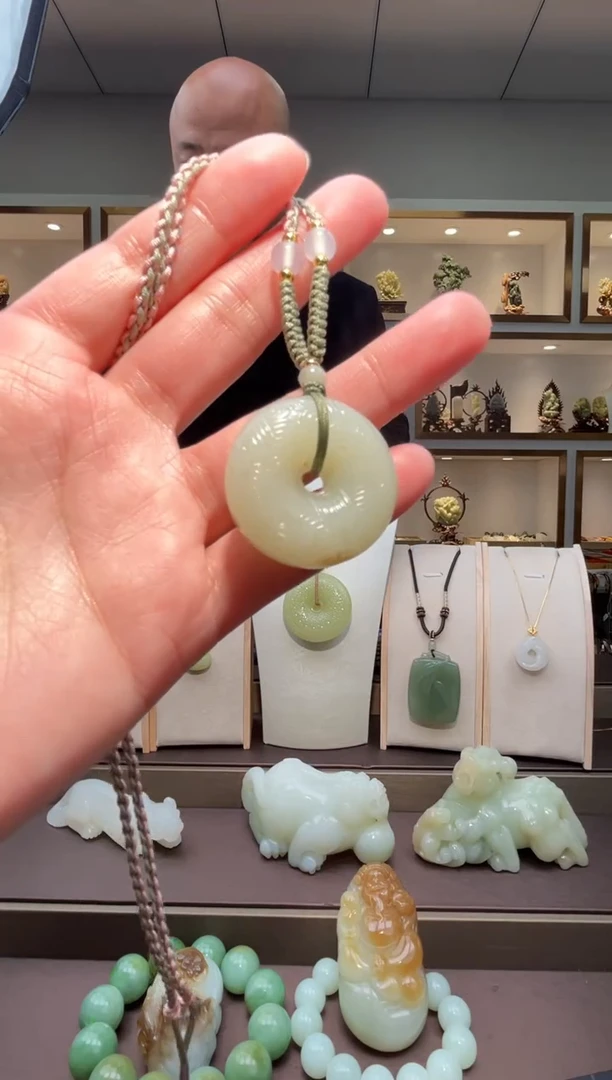 颈饰未镶嵌和田玉苏