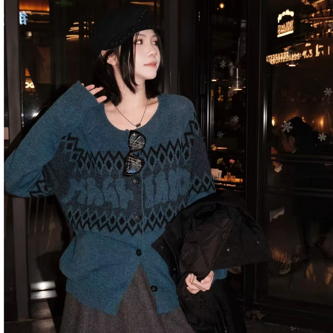 Amo江漾*羊毛 软糯亲肤感复古印花圆领开扣毛衣ZY-M005