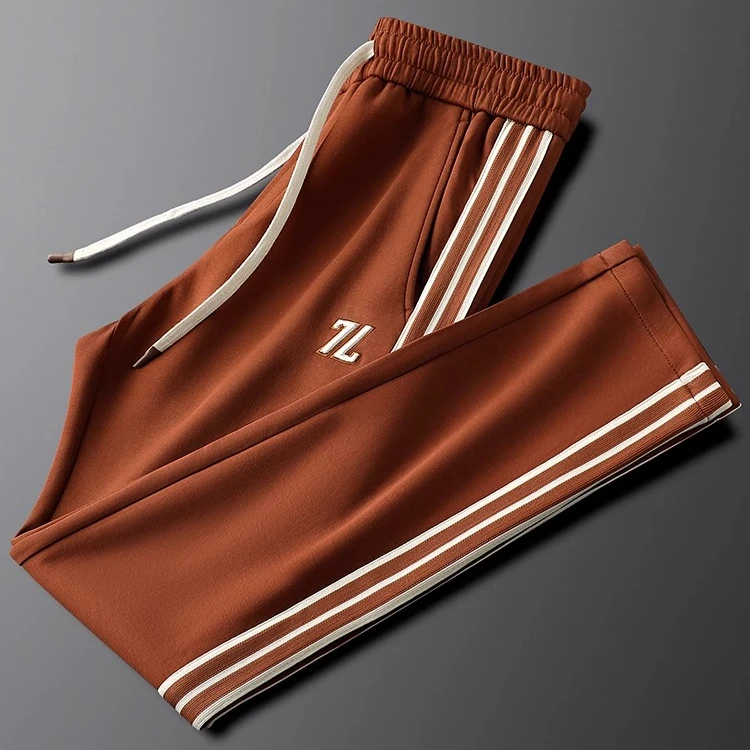 春夏棕色棉质侧条纹休闲裤男新款松紧腰刺绣修身小直筒运动卫裤男
