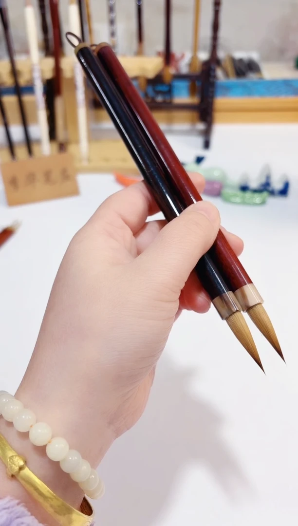 新款（黑檀+科檀）牛角杆  中楷黄狼毛笔共2支  出锋2.8 口径0.75