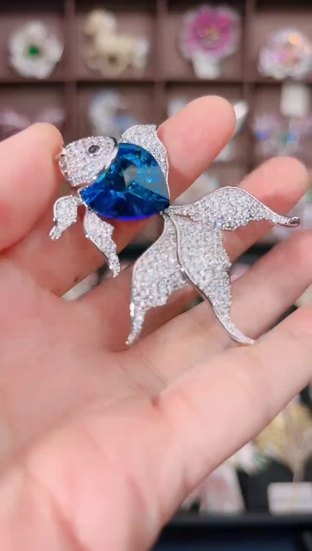 合成立方氧化锆铜合金蓝色金鱼胸针