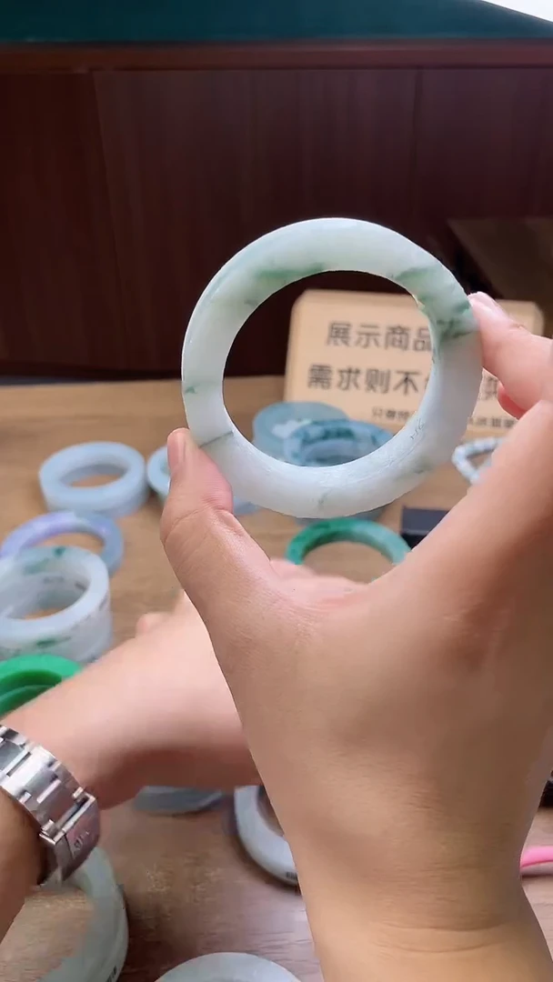 定制翡翠手镯未镶嵌咖**子定制