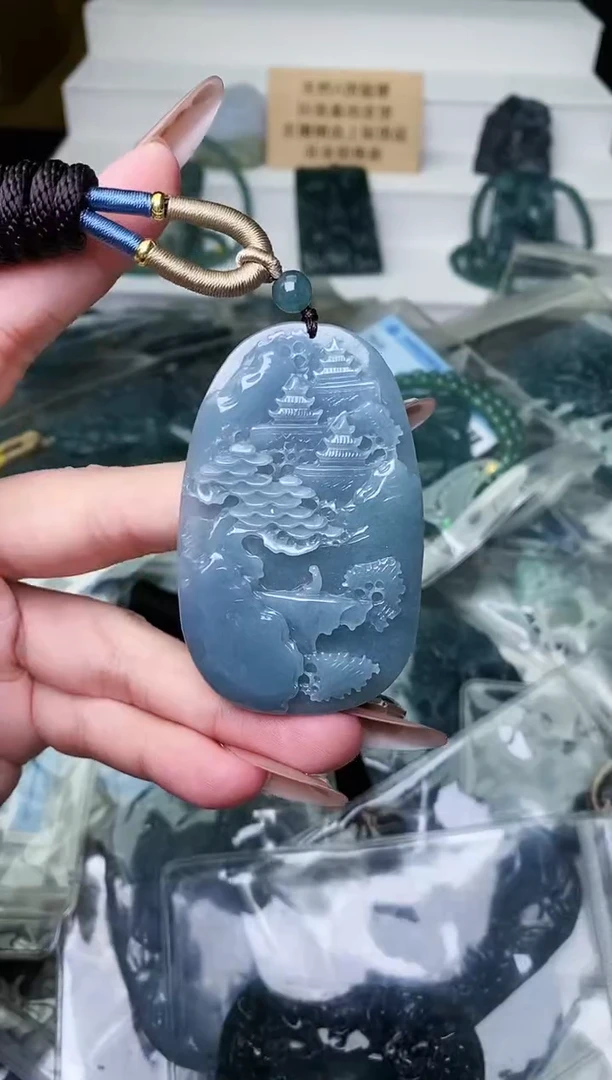 颈饰未镶嵌翡翠