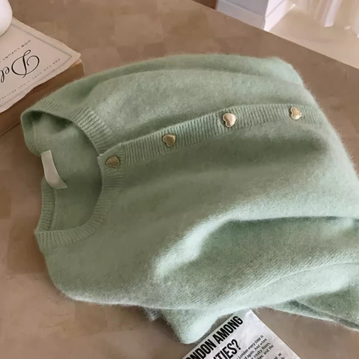 秋冬长袖温柔风酒红针织毛衣爱心扣洋气显瘦百搭纯色宽松圆领开衫