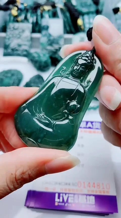 颈饰未镶嵌翡翠