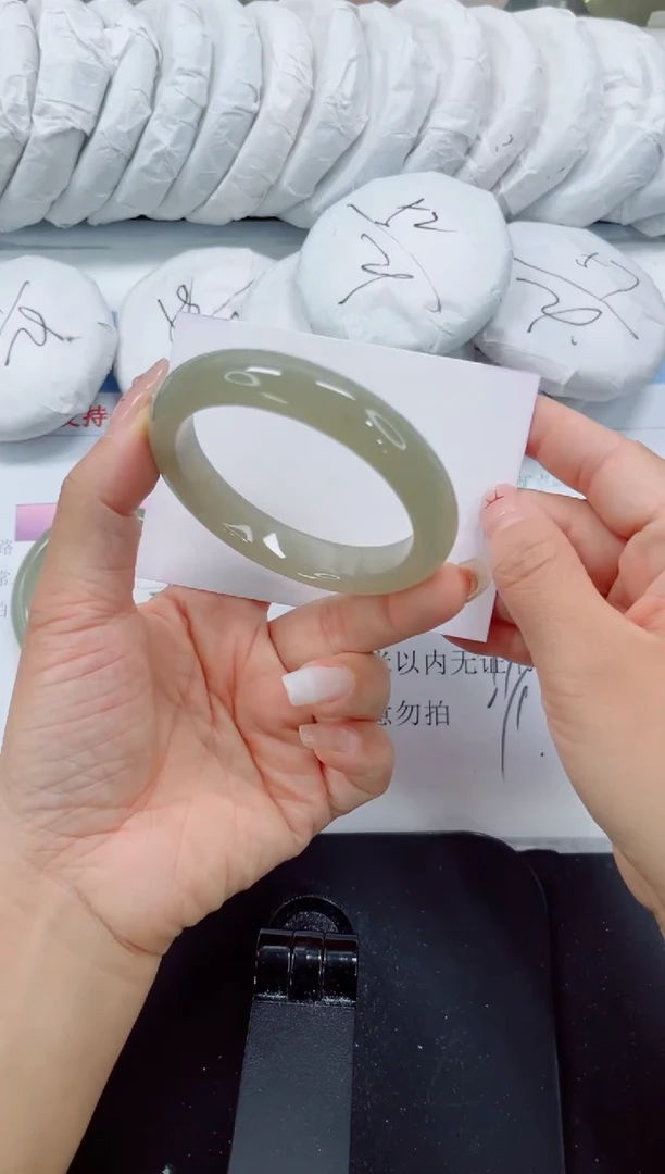 未镶嵌手镯石英质玉31-55.7