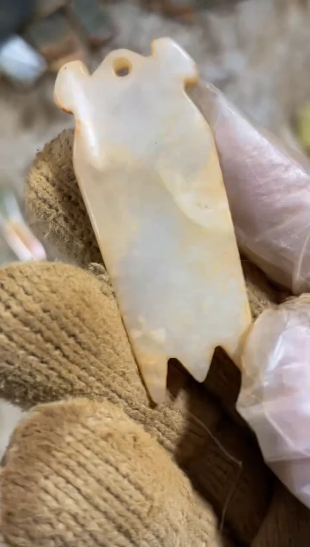 未镶嵌和田玉挂件和田玉未镶嵌挂件